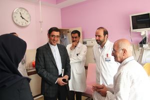 برگزاری مراسم بزرگداشت روز پزشک و کارمند با حضور معاون درمان وزارت بهداشت و درمان آموزش پزشکی در مرکز قلب و عروق شهید رجایی: عکس شماره 9 / 12